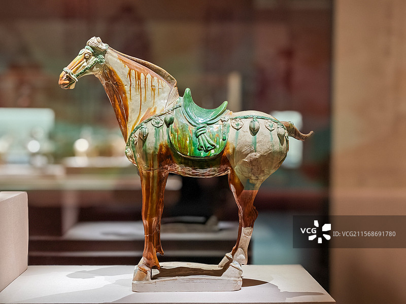唐三彩马（唐代），昭陵博物馆藏，上海闵行博物馆“贞观鉴——大唐历史文化主题展”图片素材
