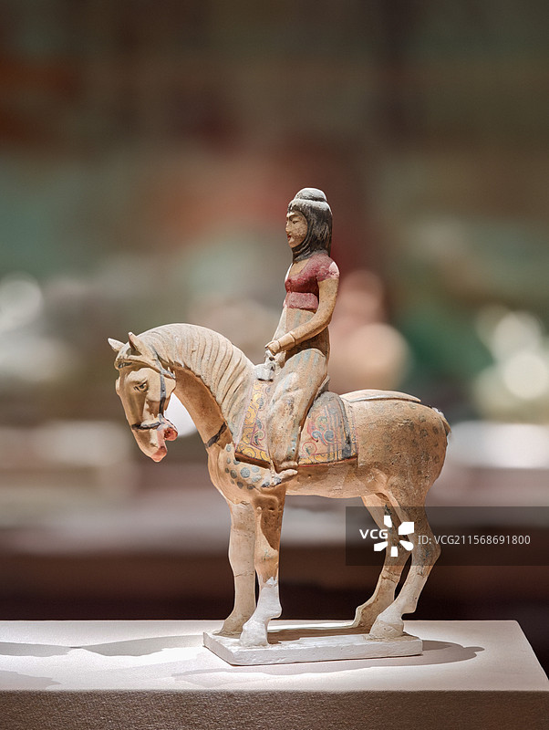 戴羃䍠帽女骑马俑（唐代），昭陵博物馆藏，上海闵行博物馆“贞观鉴——大唐历史文化主题展”图片素材