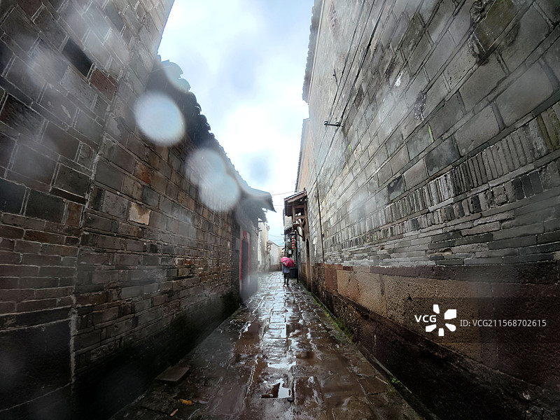 中国历史文化名镇——金溪县浒湾镇书铺街历史文化街区，悠长的雨巷，古风浓郁，别具韵味，美不胜收。（横屏图片素材