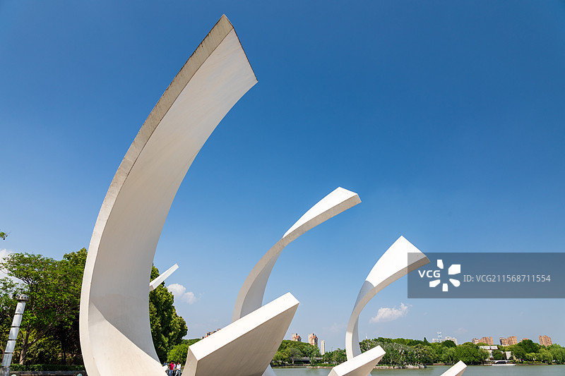 浙江嘉兴平湖东湖景区城市地标建筑与广场平台图片素材