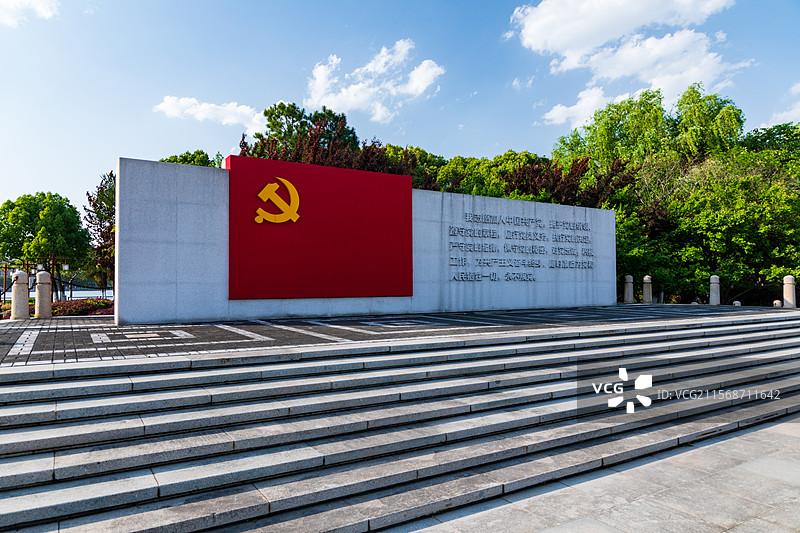 浙江嘉兴平湖东湖景区城市地标建筑与广场平台入党誓词图片素材