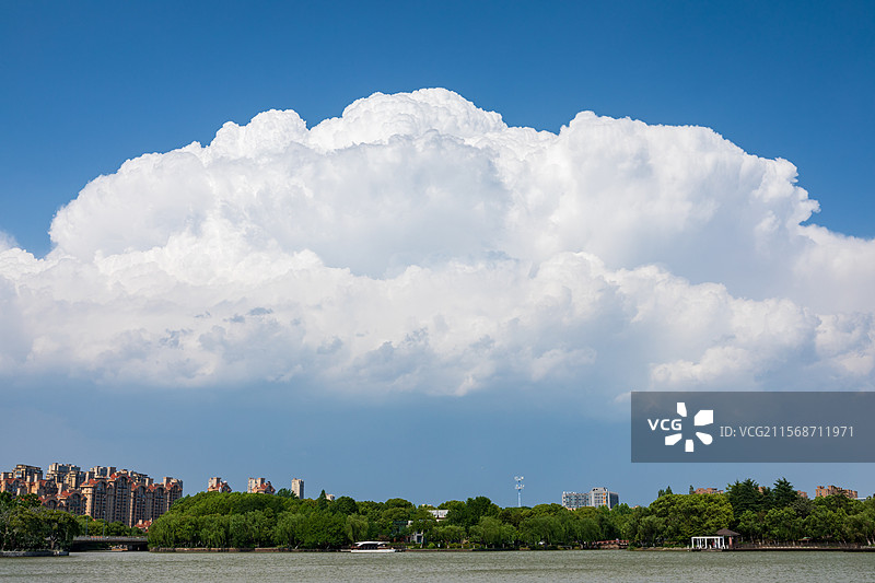浙江嘉兴平湖东湖景区城市地标建筑与广场平台图片素材