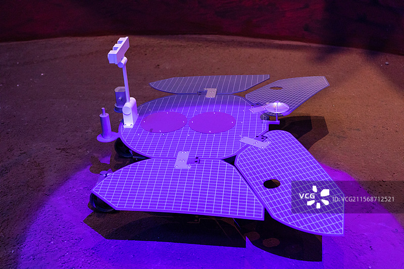 浙江嘉兴平湖中国航天科普馆天问一号火星探测器祝融号火星车 模型比例 1:3图片素材