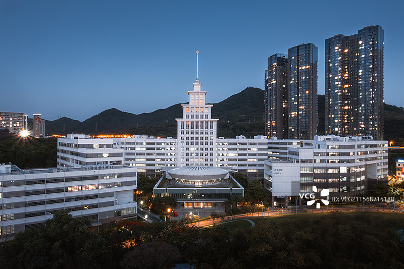 哈尔滨工业大学（深圳）主楼蓝调夜景图片素材