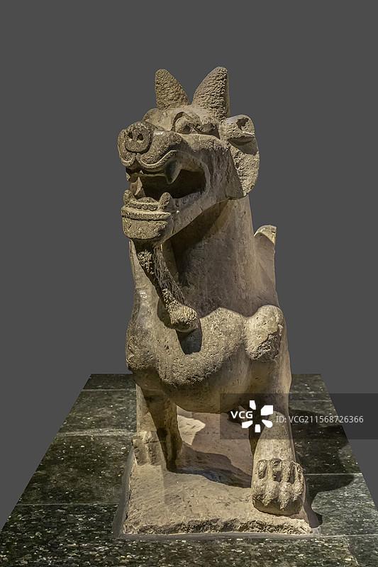 河南省洛阳博物馆石刻馆：石辟邪（东汉，1963年伊川县东高村出土）图片素材