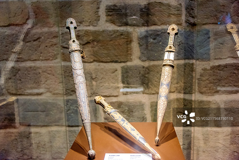 阿塞拜疆巴库古城希尔凡宫收藏的古代兵器图片素材