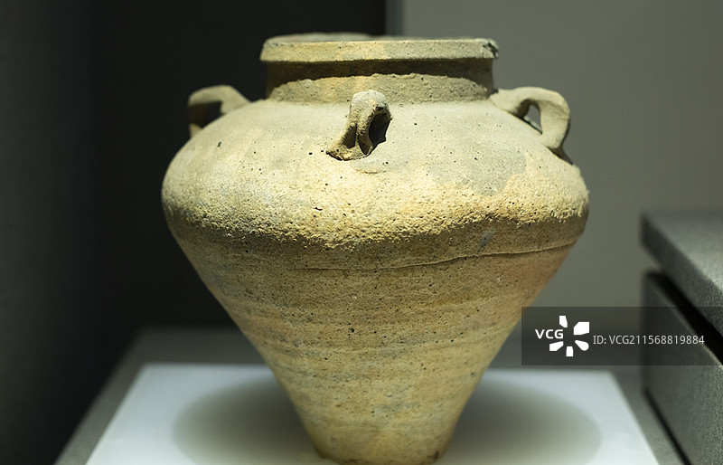 天台博物馆藏品：战国红陶夹砂尖底四系罐图片素材