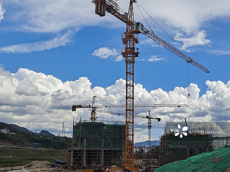 《天际之下：建筑崛起》图片素材