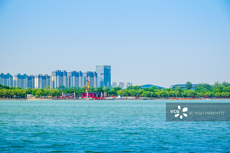 清凌凌的聊城东昌湖--2025年中国聊城•江北水城龙舟公开赛现场25.05图片素材