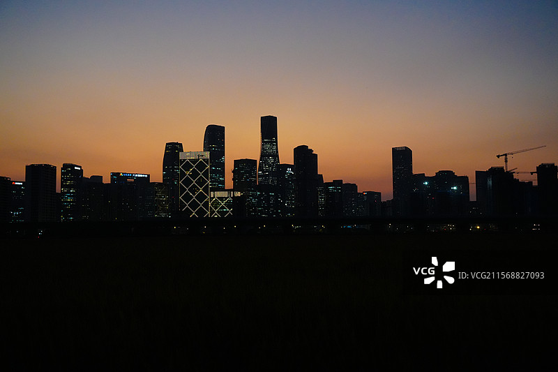 杭州 萧山 水稻 稻田 新农村 乡村振兴 秋天 丰收 钱汀新城 CBD 城巿天际线 髙铁轨道 夜景图片素材