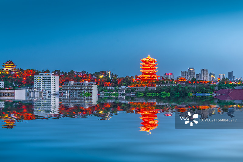 武汉黄鹤楼红墙网红打卡地夜景灯光古建筑图片素材