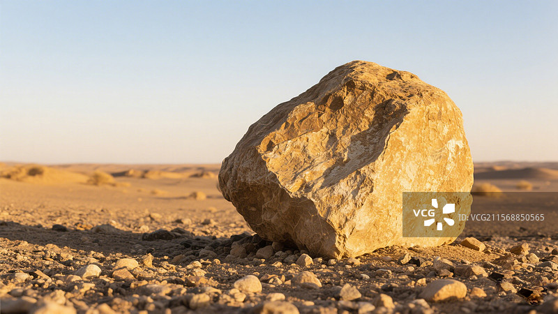 荒漠上孤寂的岩石图片素材