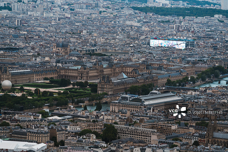 远眺卢浮宫图片素材