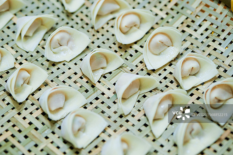 居家手工面点包饺子包抄手云吞肉馅图片素材