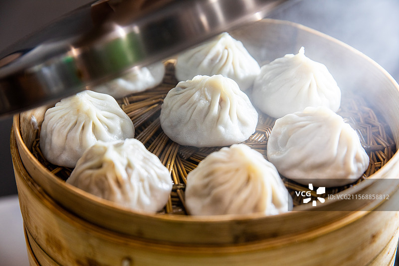 早点小笼包小馄饨鲜肉小馄饨鲜肉汤包汤包上海特产无锡小笼包南京汤包蒸笼蒸包子烟火气馄饨小馄饨面食早餐图片素材