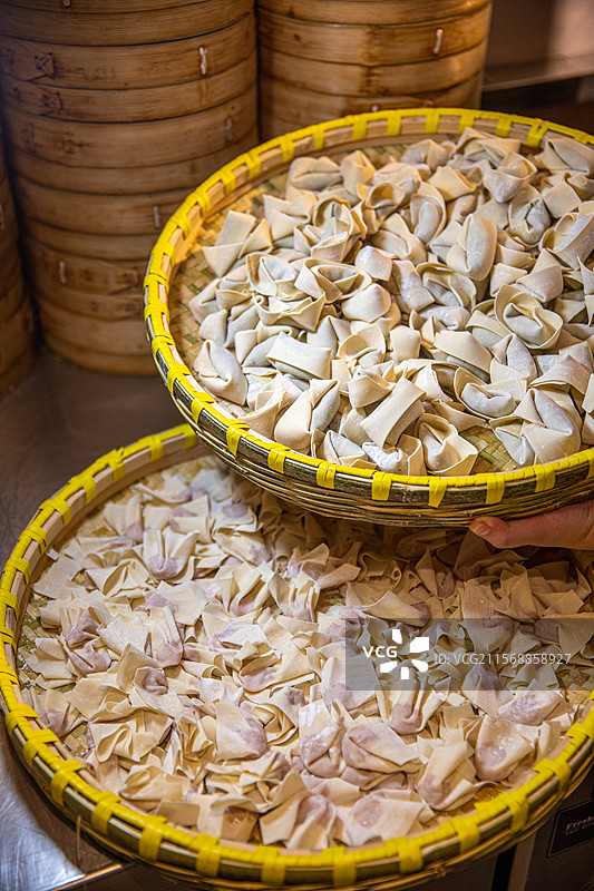 早点小笼包小馄饨鲜肉小馄饨鲜肉汤包汤包上海特产无锡小笼包南京汤包蒸笼蒸包子烟火气馄饨小馄饨面食早餐图片素材