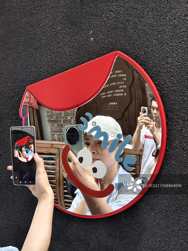 镜眼透过‘镜眼’看世界，发现生活中的小确幸和大惊喜！拍摄于长沙市丰盈希里！图片素材