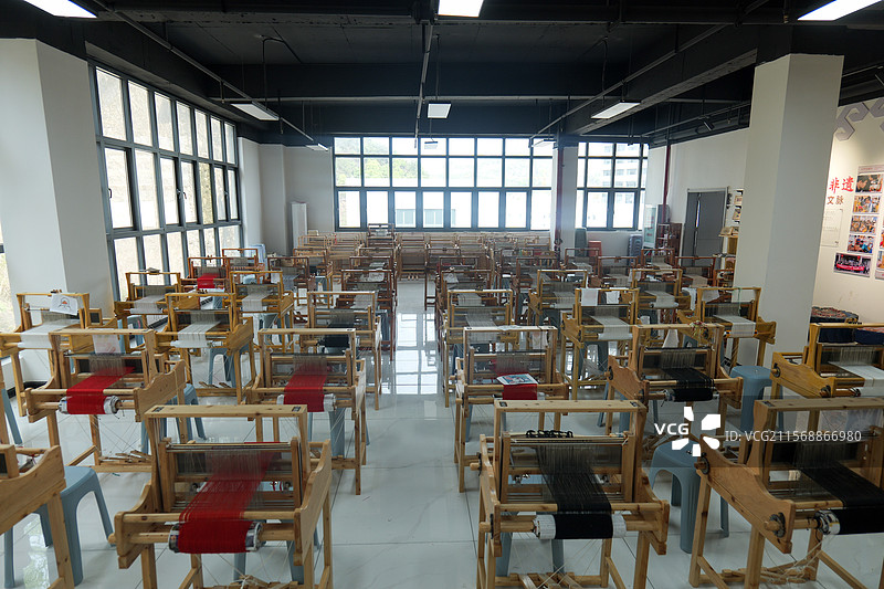 土家织锦手工艺人织布西兰卡普图片素材