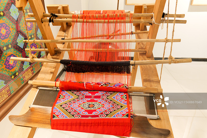 土家织锦手工艺人织布西兰卡普图片素材