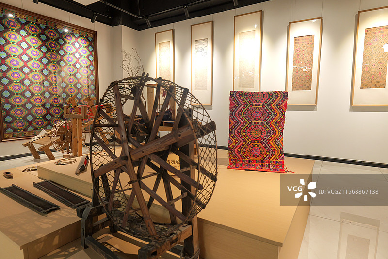 土家织锦手工艺人织布西兰卡普图片素材