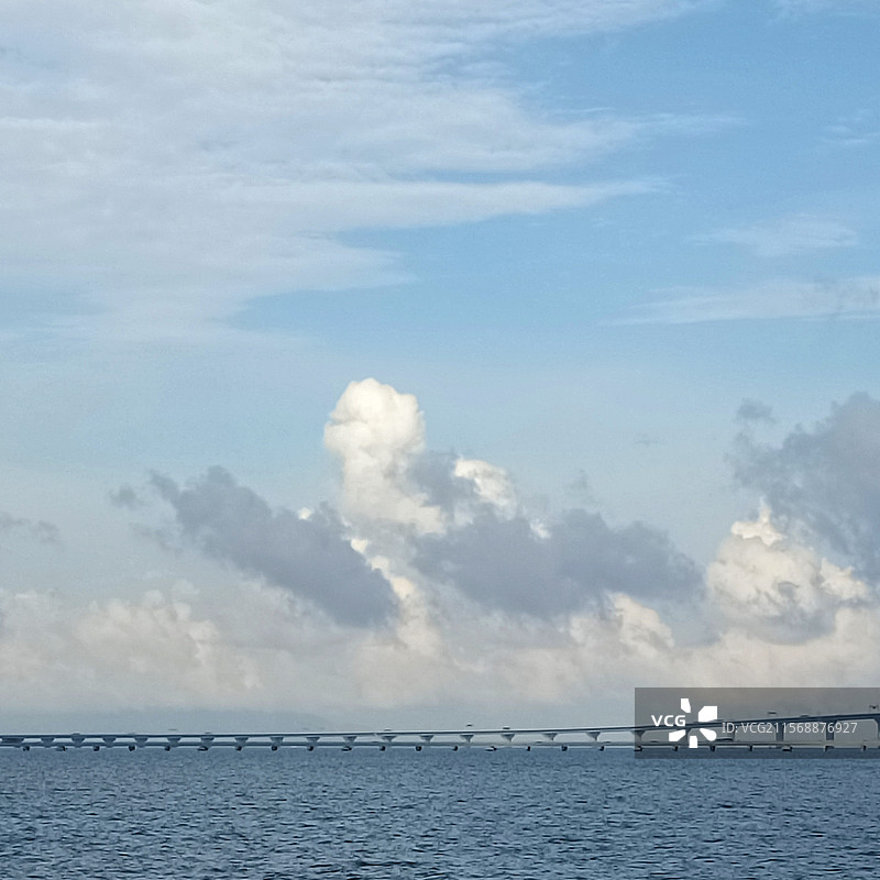 海边的专属漫画云☁️图片素材