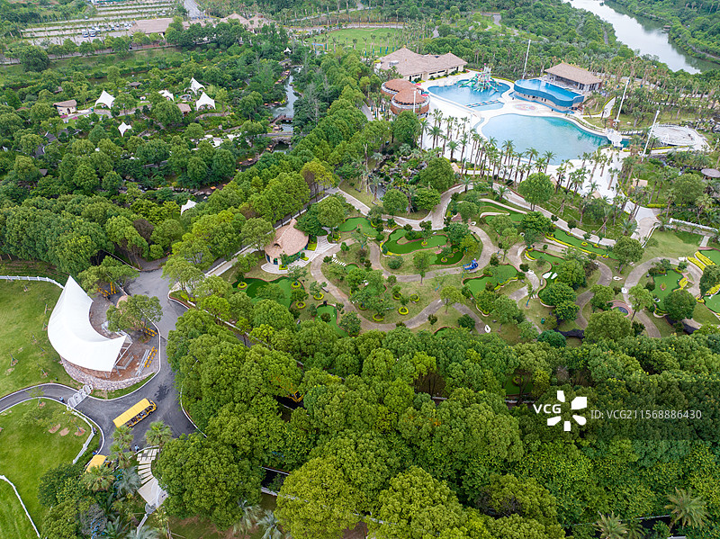 江西省金溪县乔治棕榈山庄生态旅游景区，绿树，湖泊，美景，水域，风光秀美秀丽，乡村旅游，航拍图。图片素材