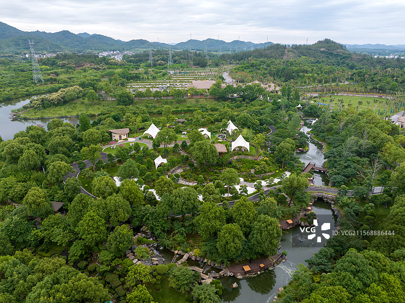 江西省金溪县乔治棕榈山庄生态旅游景区，绿树，湖泊，美景，水域，风光秀美秀丽，乡村旅游，航拍图。图片素材