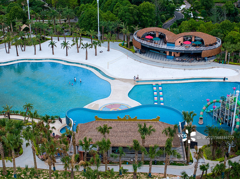 江西省金溪县乔治棕榈山庄生态旅游景区，绿树，湖泊，美景，水域，风光秀美秀丽，乡村旅游，航拍图。图片素材