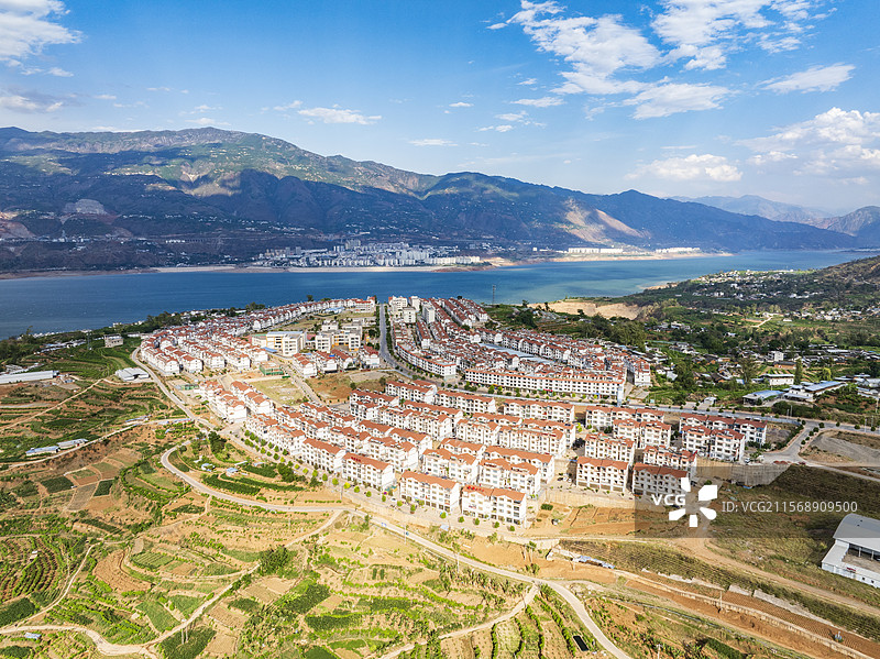 会东县华潭镇与金沙江对面的巧家县图片素材