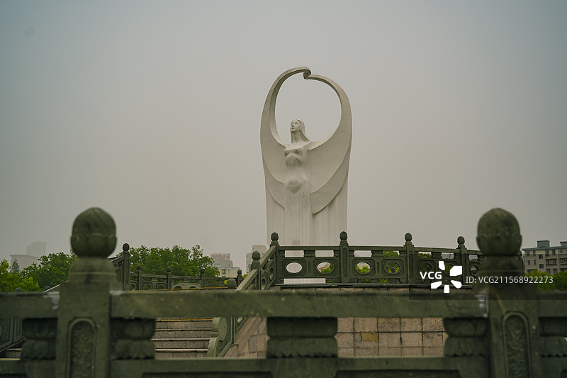 宁波月湖公园月坛  月湖女神塑像图片素材
