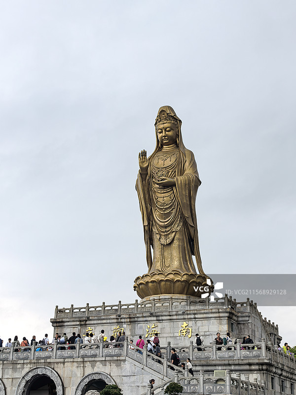普陀山南海观音金身正面雕像全景风光图片素材