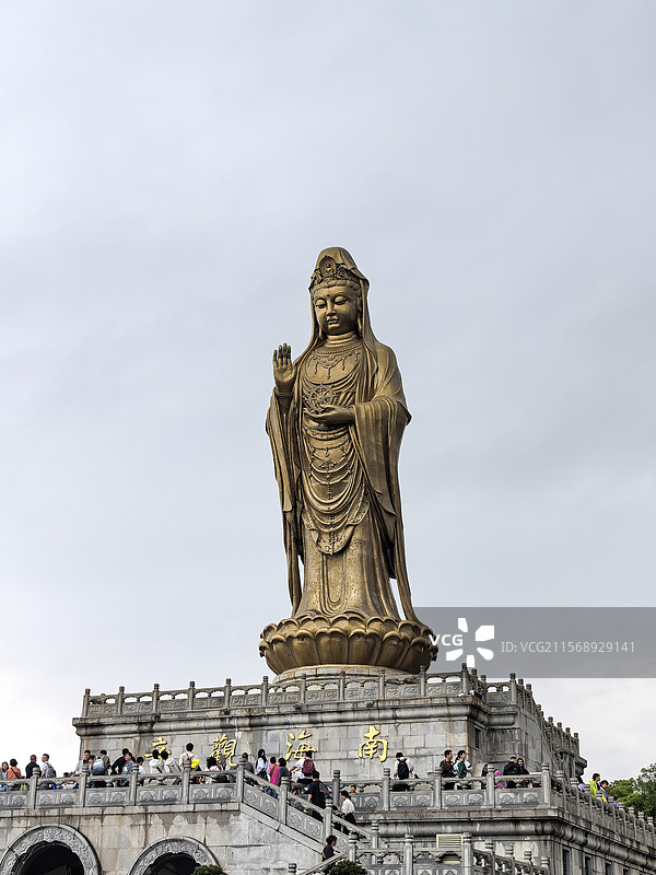 普陀山南海观音金身正面雕像全景风光图片素材