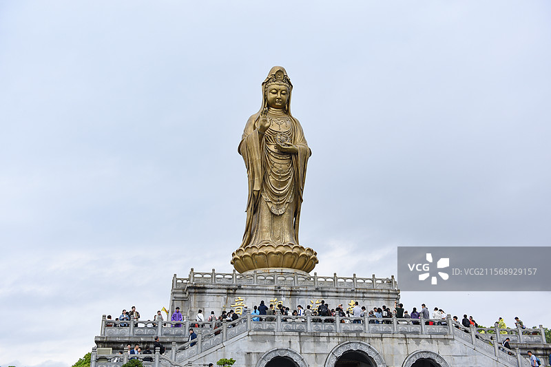 普陀山南海观音金身正面雕像全景风光图片素材