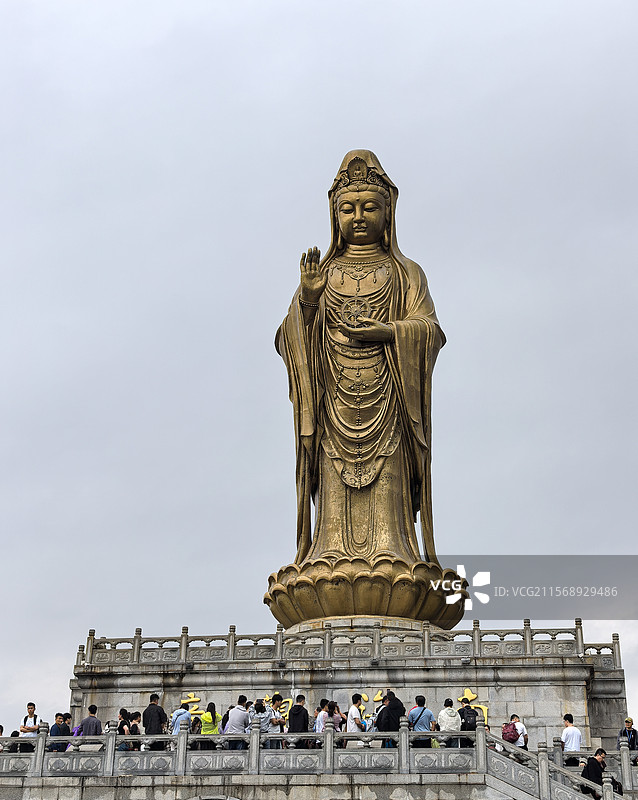 普陀山南海观音金身正面雕像全景风光图片素材