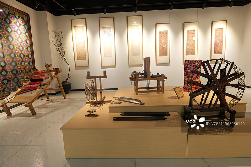 土家织锦手工艺人织布西兰卡普图片素材