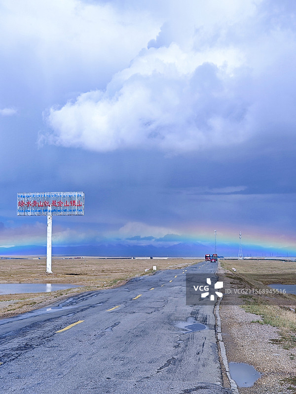 可可西里的雨后彩虹图片素材