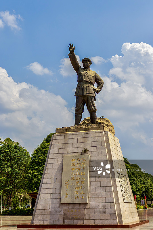 崇左市龙州县红八军纪念广场邓小平铜像图片素材