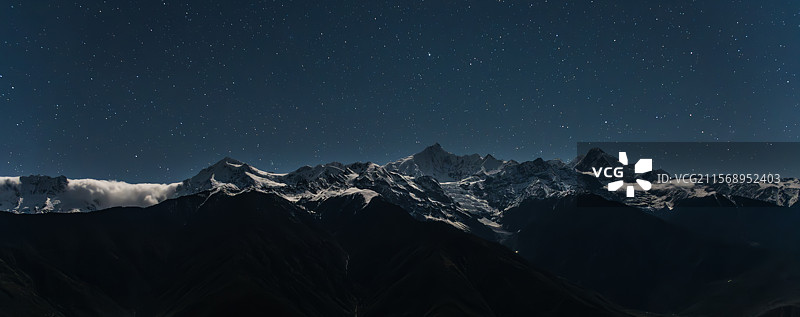 梅里雪山夜景图片素材