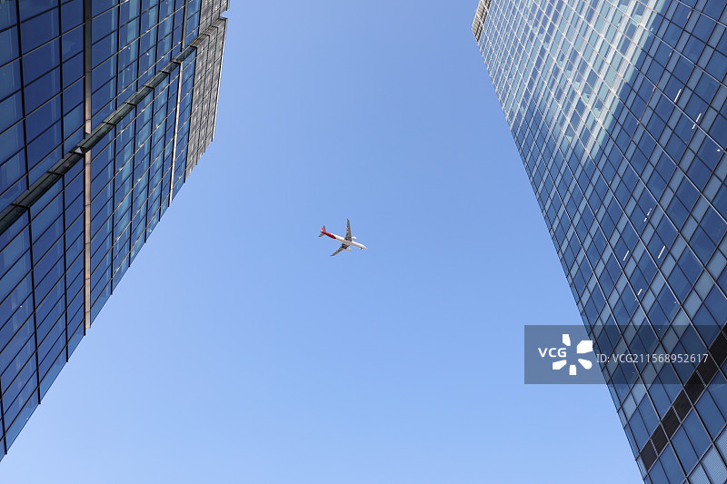 现代建筑飞机高楼大厦背景图片素材