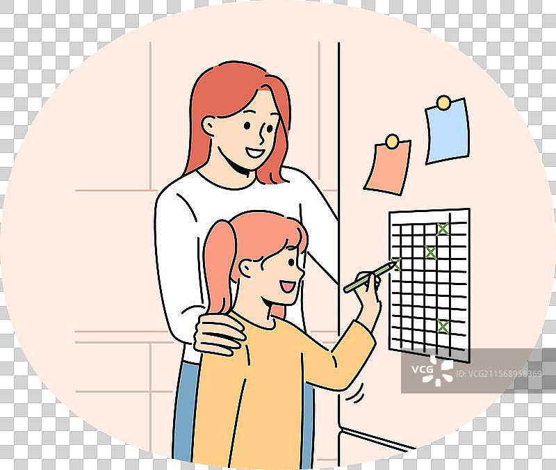 微笑的母女在检查待办事项图片素材