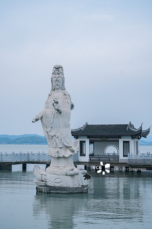 水上观音  浙江省宁波市东钱湖小普陀景区图片素材