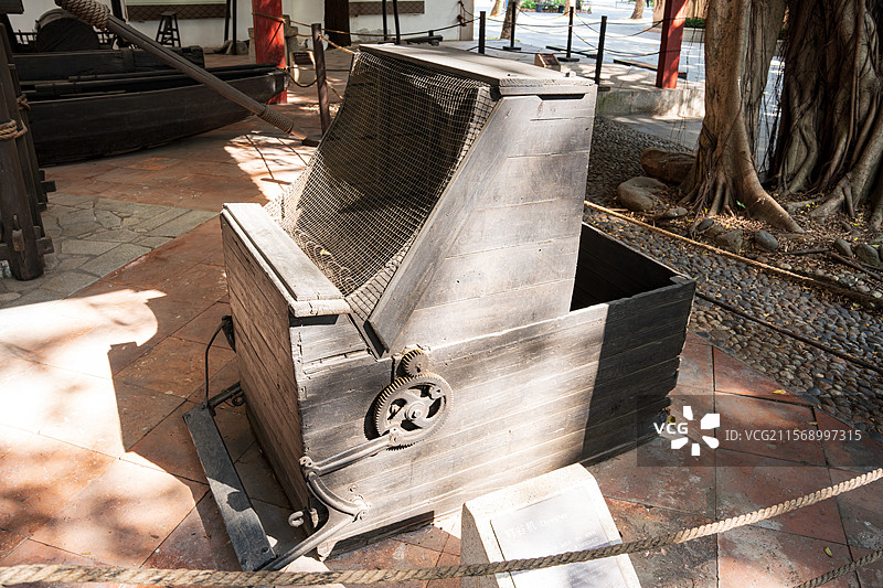 旧式金属机械设备图片素材