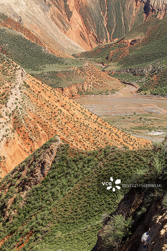 新疆昌吉呼图壁县齐古大桥丹霞风光图片素材