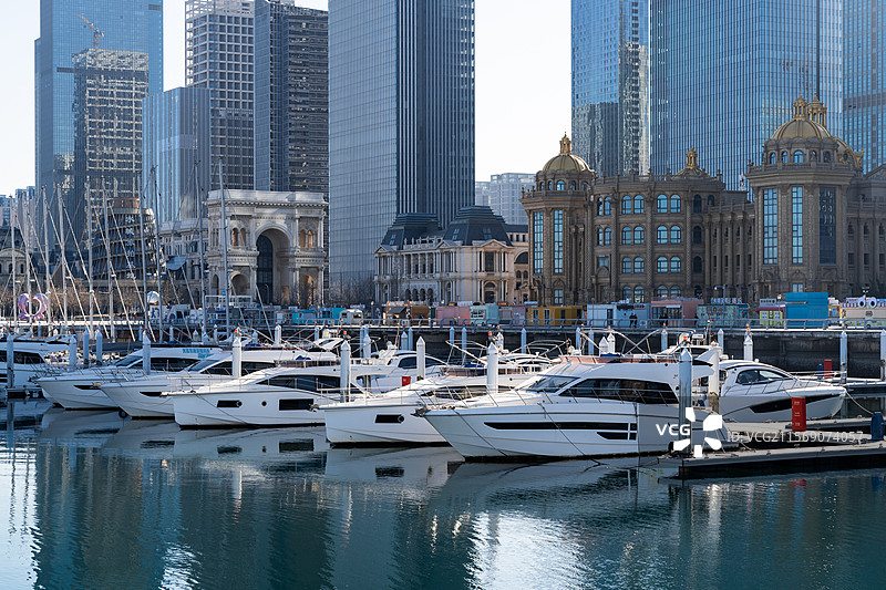 大连东港游艇码头图片素材