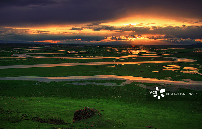 巴音布鲁克日落图片素材