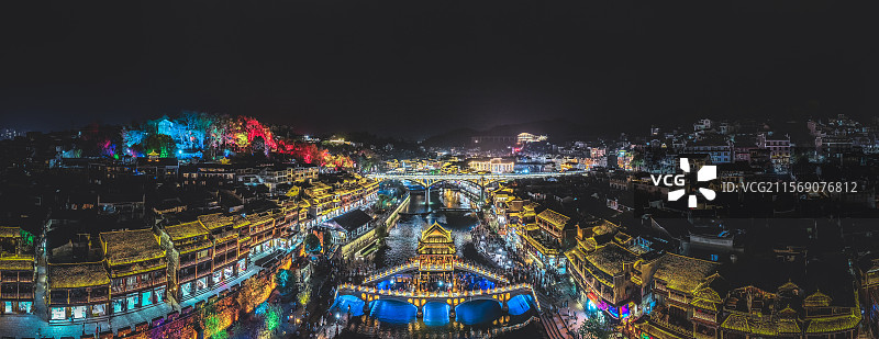 湖南湘西凤凰古城夜景航拍图片素材
