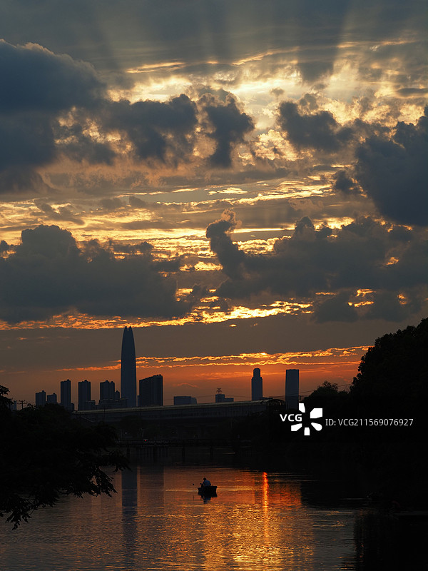 宁波乡下看东部新城日落图片素材