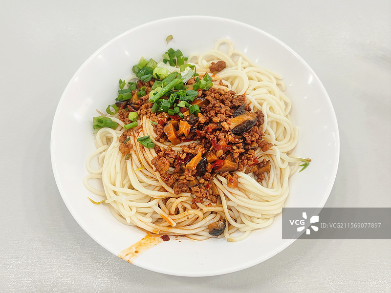 香菇肉酱担担面图片素材