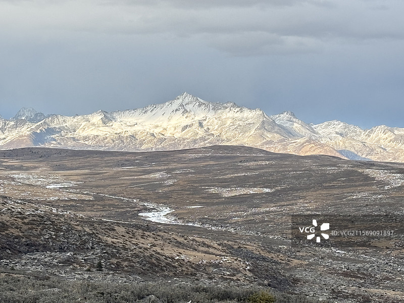 甘孜 康定市  鱼子西 高原 远眺 雪山图片素材