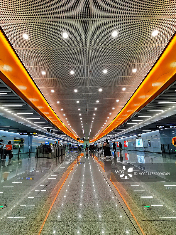 广州地铁站灯光线条美图片素材